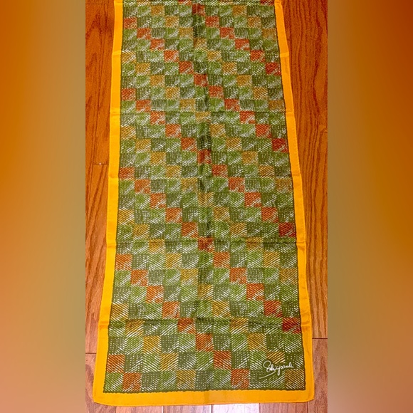 Vintage 1970s Glentex 42” x 14” 30% Silk 70% Rayon Artist Signed Scarf Wrap - Picture 2 of 15